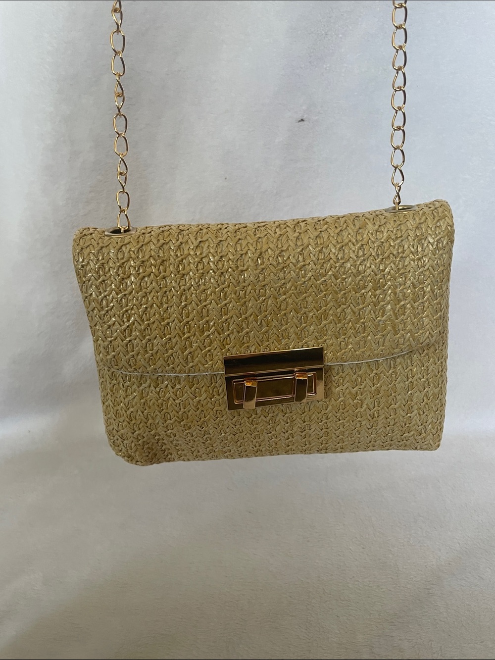 Gold-Chain Straw Crossbody in Natural Beige